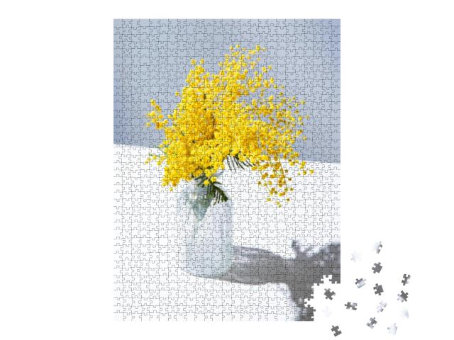 Puzzle 1000 Teile „Blumenstrauß aus gelben Mimosen in einer Glasvase“