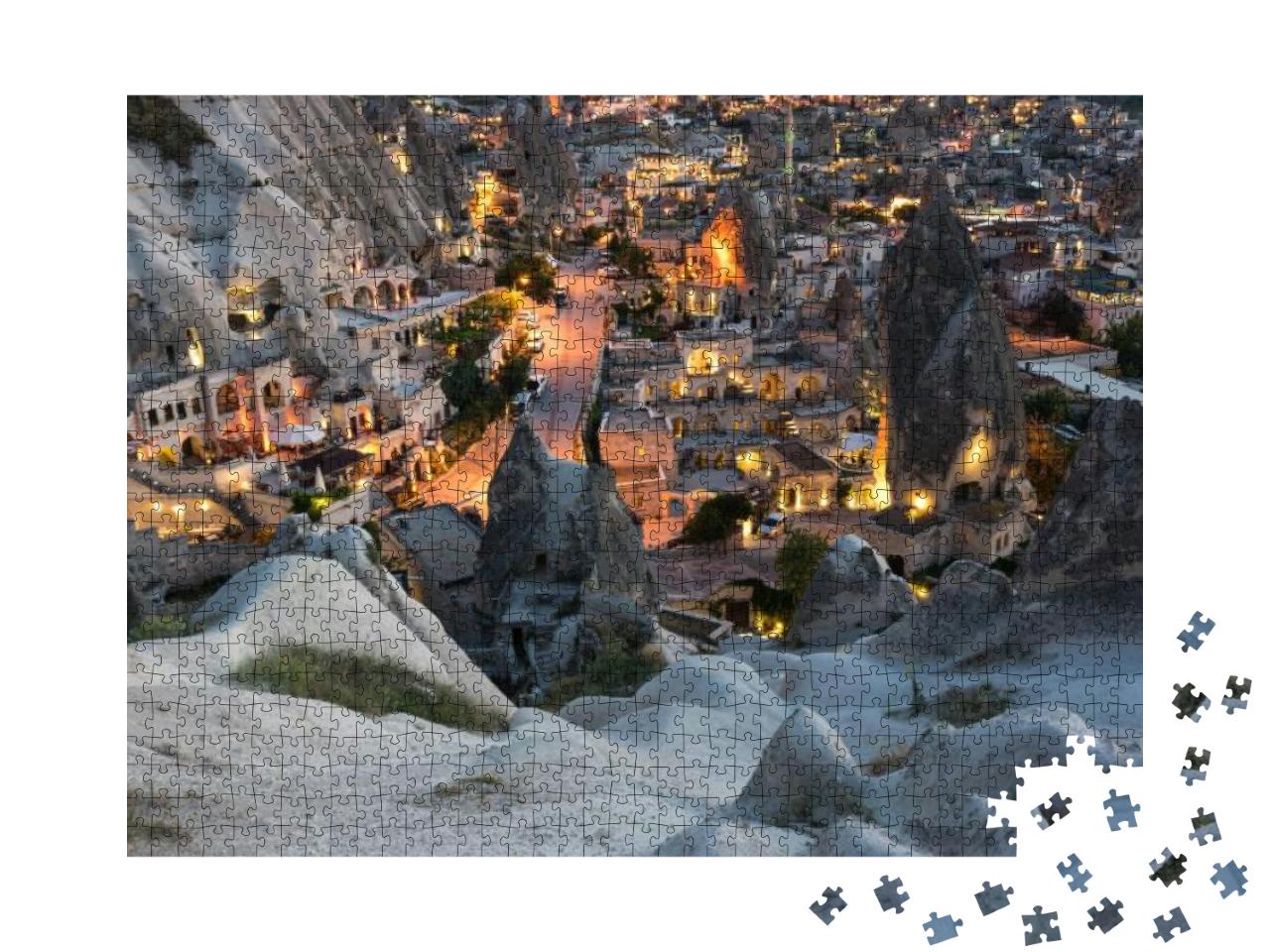 Puzzle 1000 Teile „Goreme Stadt im Sonnenuntergang, Kappadokien, Türkei“