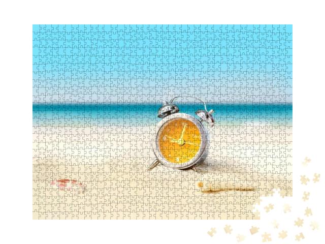 Puzzle 1000 Teile „Retro-Wecker auf Sand am Meer“