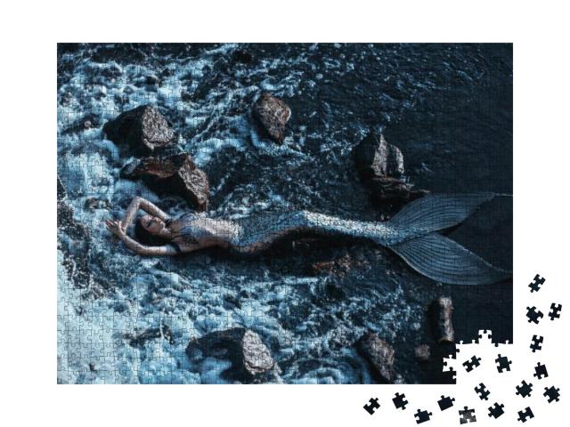 Puzzle 1000 Teile „Silberne Meerjungfrau beim Träumen am Ufer“