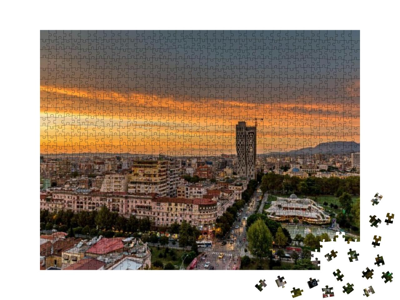 Puzzle 1000 Teile „Fantastischer Sonnenuntergang über Tirana, Hauptstadt von Albanien“