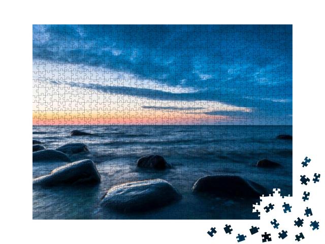 Puzzle 1000 Teile „Felsbrocken am Strand bei Abendstimmung im Nationalpark Jasmund auf Rügen“