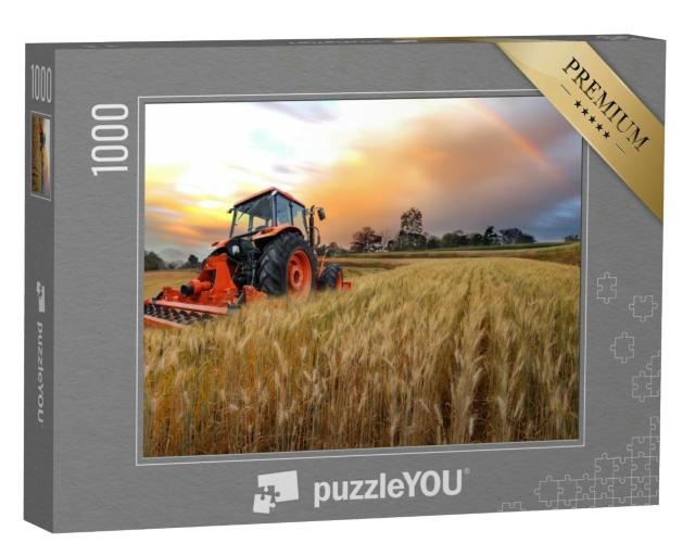 Puzzle 1000 Teile „Traktor bei der Arbeit auf dem Gerstenfeld bei Sonnenuntergang“