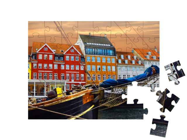 Puzzle 48 Teile „Yachten und farbige Häuser an der Strandpromenade in Nyhavn“