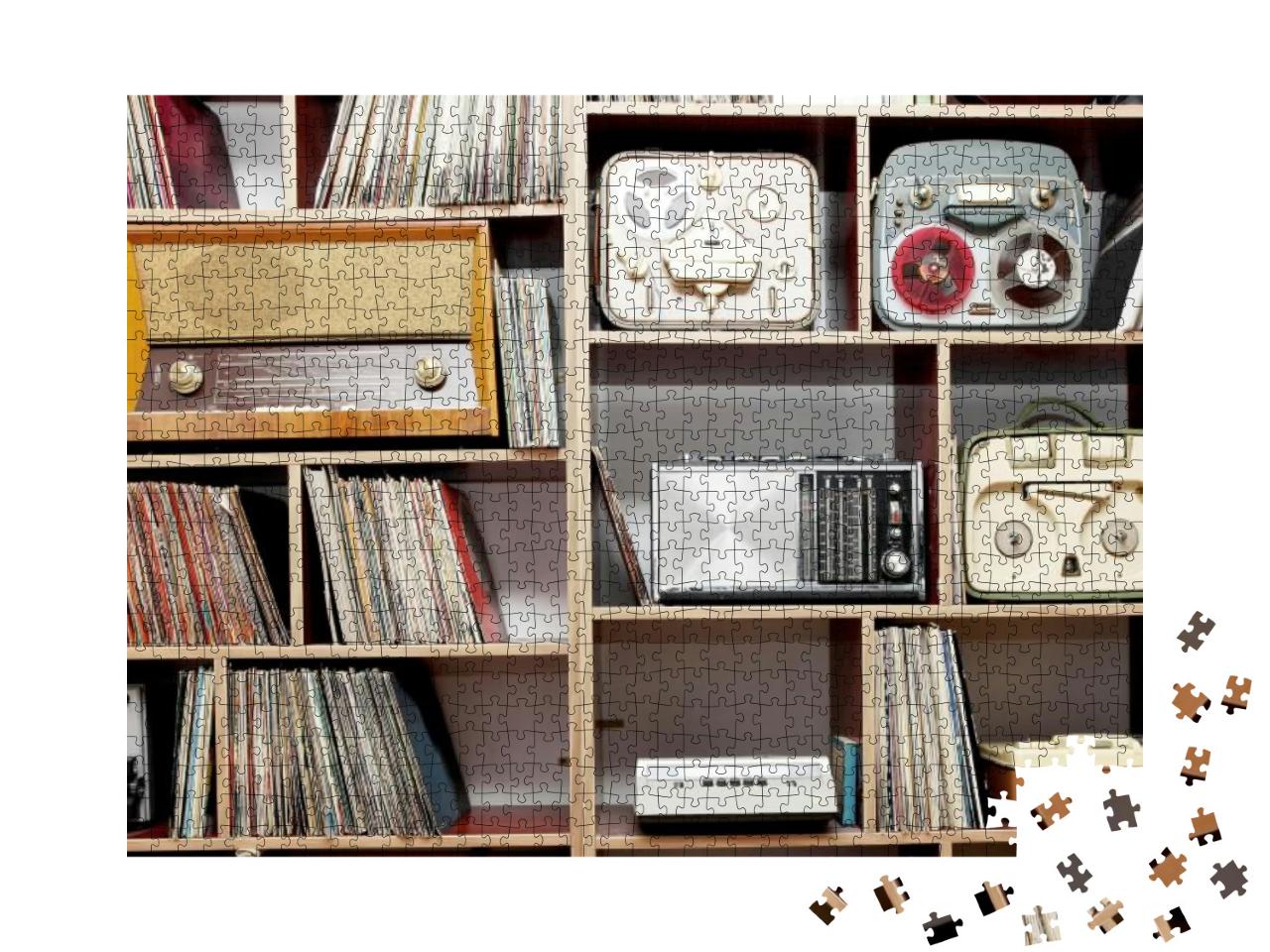 Puzzle 1000 Teile „Sammlung von Vintage-Radios, Plattenspielern und Schallplatten“