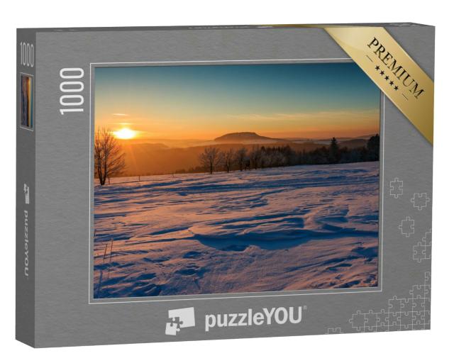 Puzzle 1000 Teile „Goldener Sonnenuntergang: Winter im Erzgebirge am Scheibenberg“