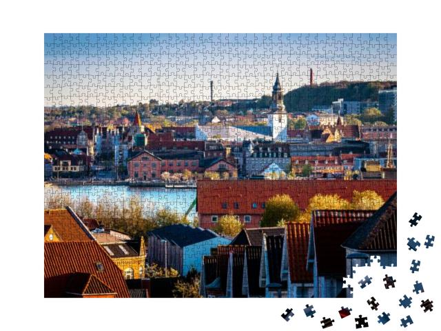 Puzzle 1000 Teile „Blick auf das Zentrum von Aalborg und die Uferpromenade von Nørre Sundby“