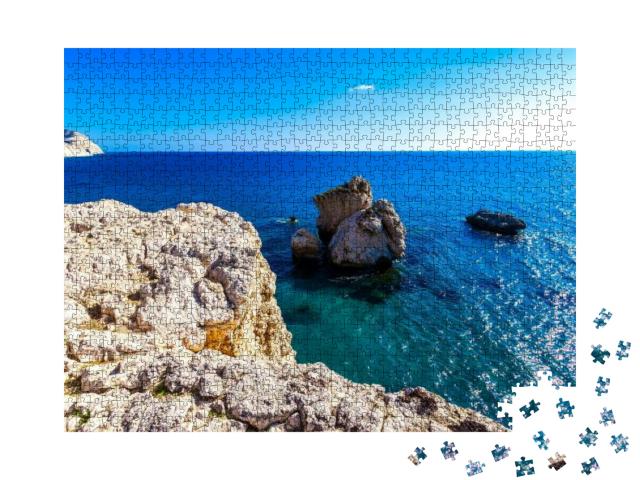 Puzzle 1000 Teile „Weiße Felsen über dem azurblauen Meer“