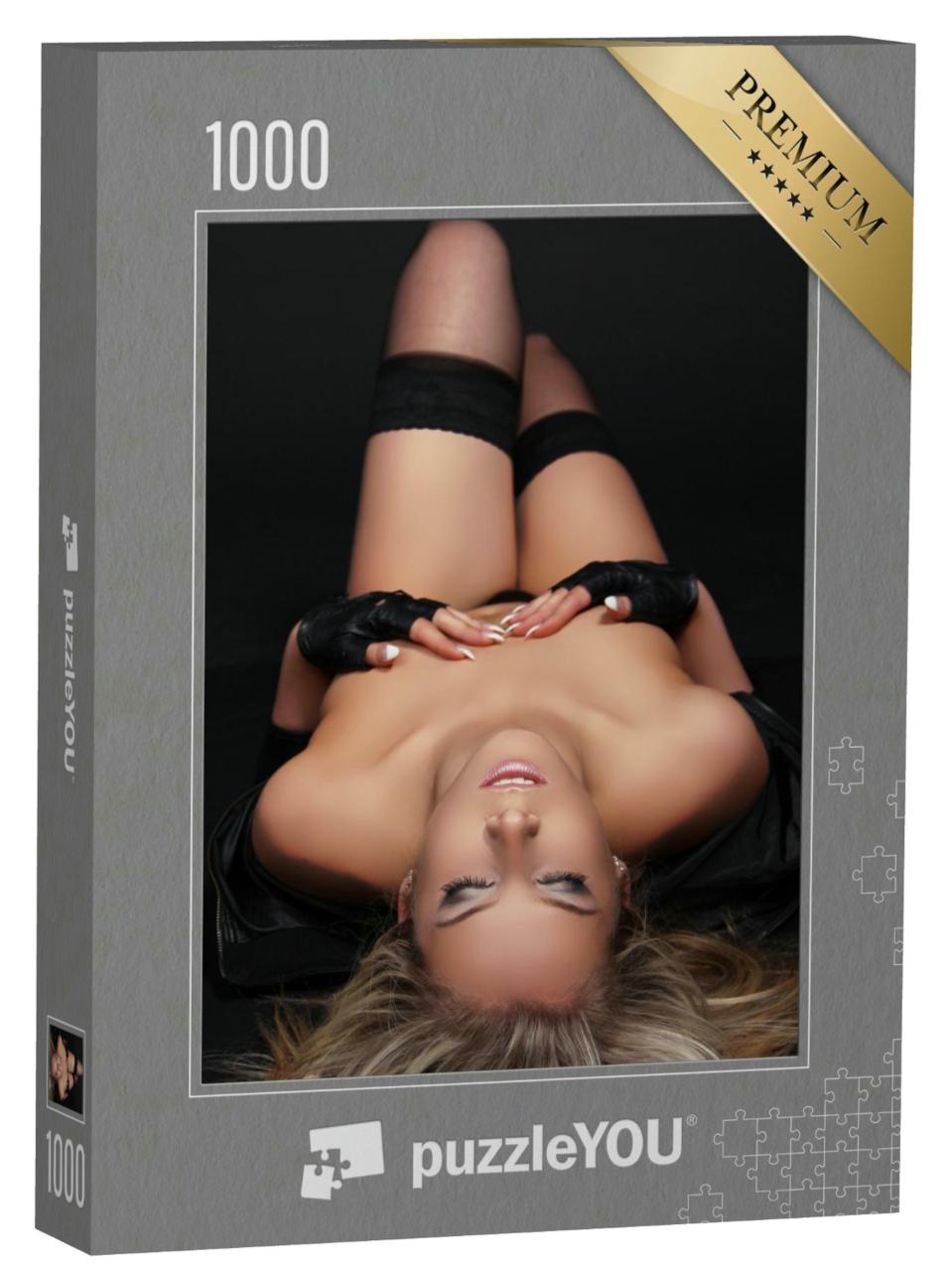 Puzzle 1000 Teile „Erotische Fotografie: Blondine in schwarzen Dessous“