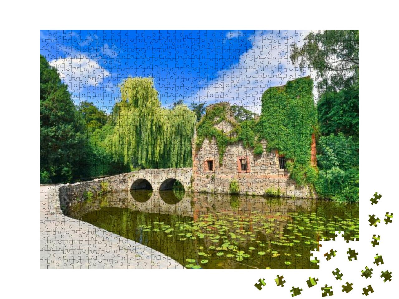 Puzzle 1000 Teile „Alte Kirchenruine im Stadtpark Schöntal, Aschaffenburg, Deutschland“