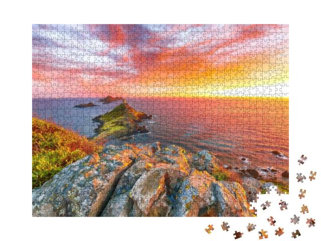 Puzzle 1000 Teile „Torra di a Parata mit dem Genueser Turm bei Sonnenuntergang, Korsika, Frankreich“