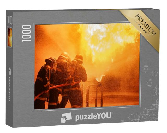 Puzzle 1000 Teile „Feuerwehrmänner bei der Brandbekämpfung“