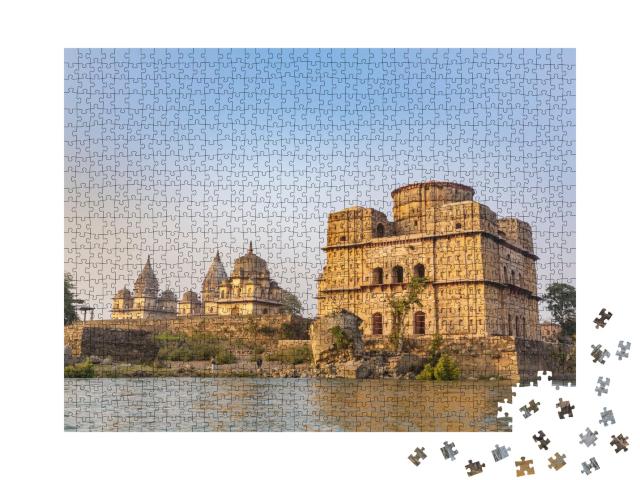 Puzzle 1000 Teile „Bundela-Kenotaphen am Kanchan Ghat in Orchha“