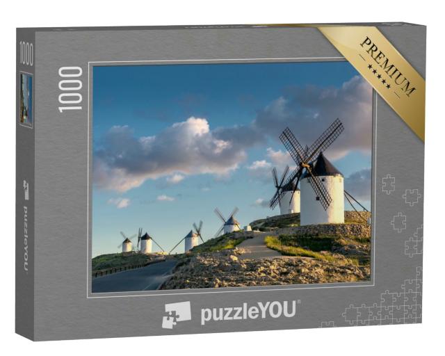 Puzzle 1000 Teile „Gruppe alter Windmühlen in der Stadt Consuegra, Spanien“