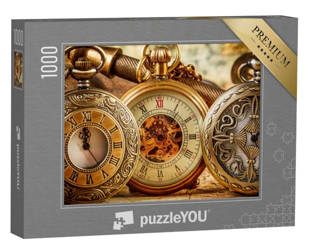 Puzzle 1000 Teile „Drei antike Taschenuhren in Gold auf einer Weltkarte“
