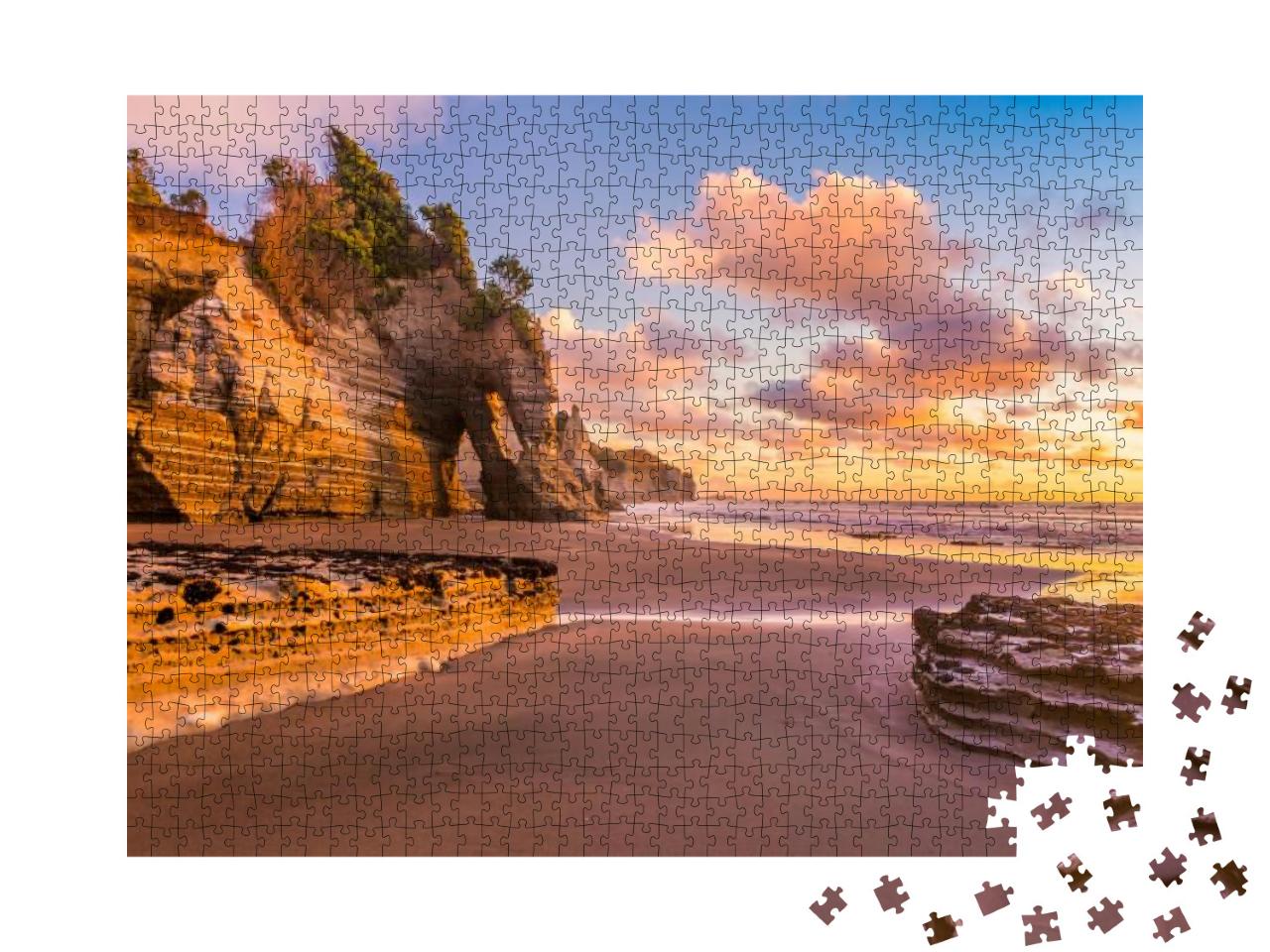 Puzzle 1000 Teile „Sonnenuntergang an einem felsigen Strand im Taranaki-Distrikt, Neuseeland“