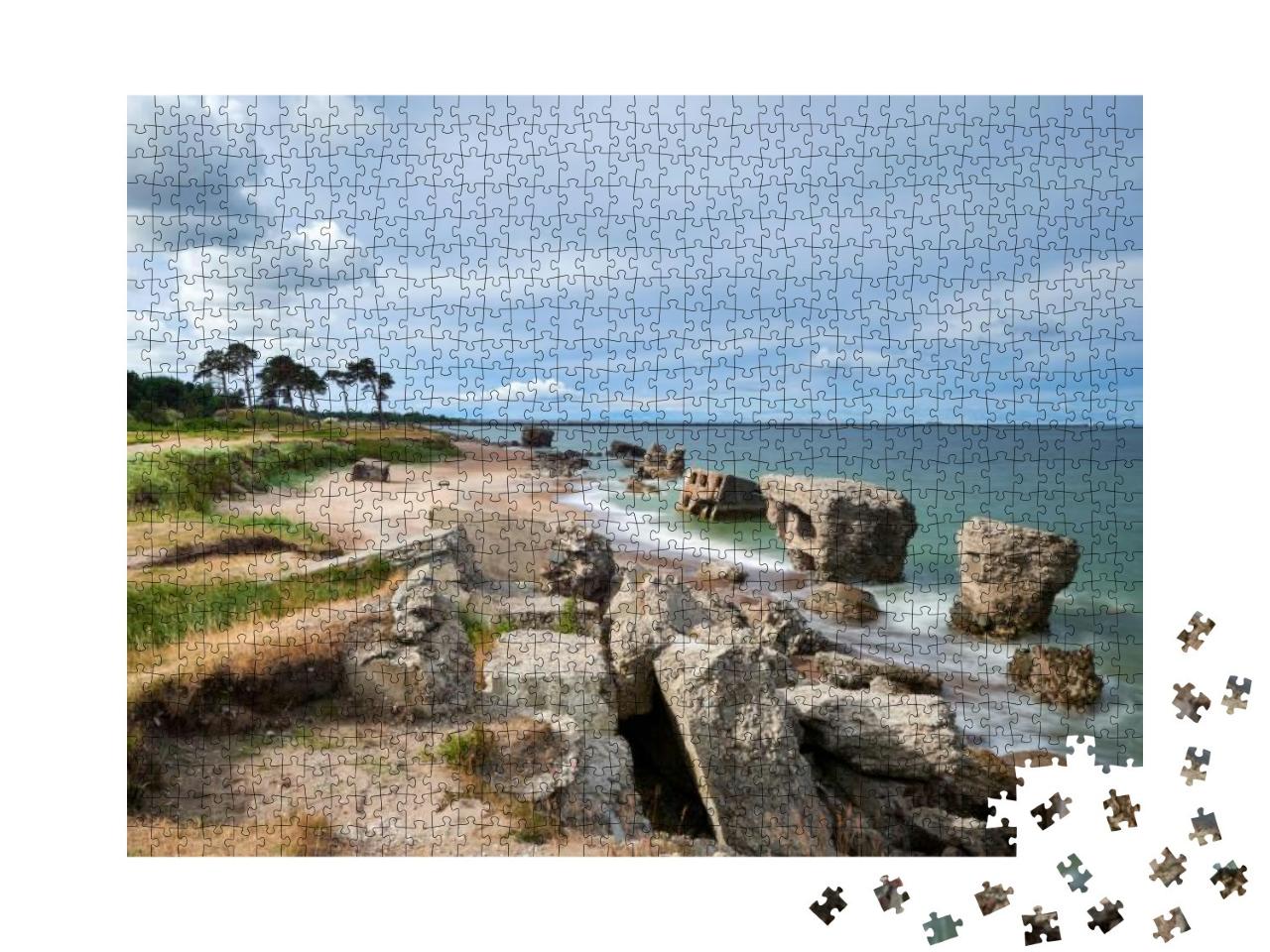Puzzle 1000 Teile „Ruinen von Bunkern am Strand der Ostsee, Karosta in Liepaja, Lettland“