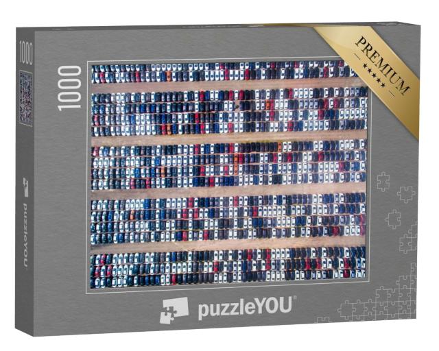 Puzzle 1000 Teile „Luftaufnahme des Parkplatzes an einem Motorenwerk “