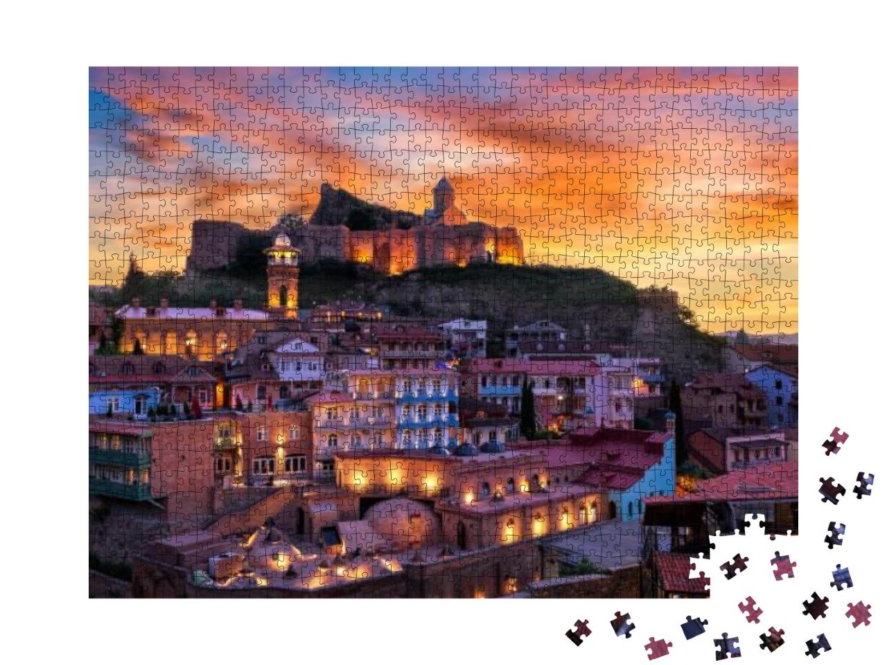 Puzzle 1000 Teile „Tiflis im glühenden Sonnenuntergang, Georgien“