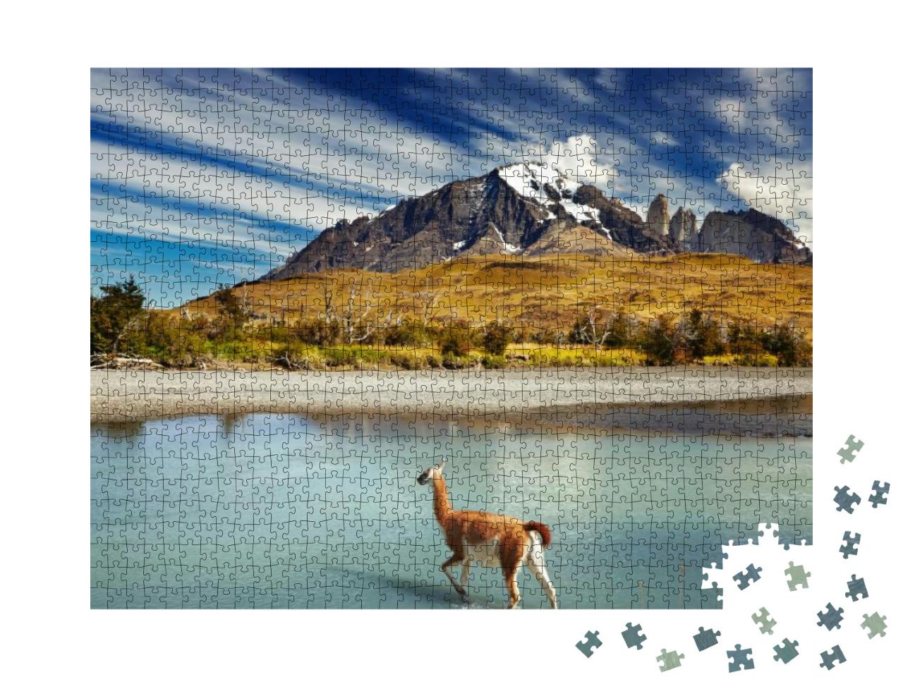 Puzzle 1000 Teile „Guanako beim Überqueren des Flusses im Torres del Paine, Patagonien, Chile“