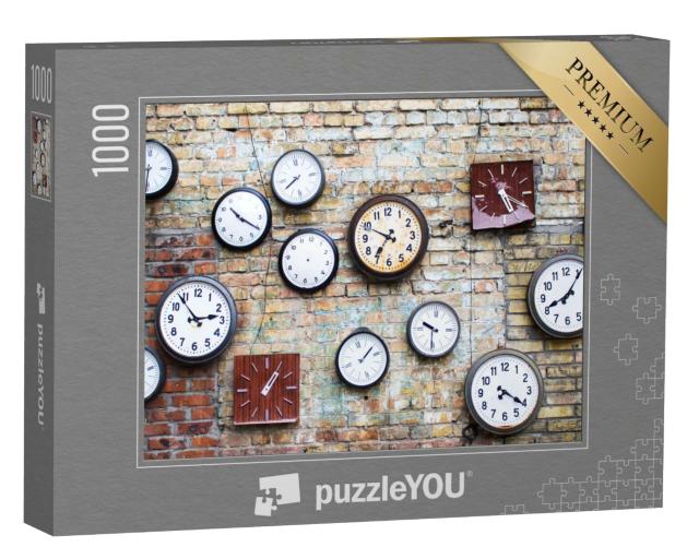 Puzzle 1000 Teile „Sammlung alter Uhren an einer Backsteinmauer“