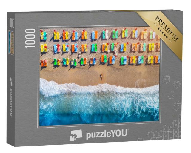 Puzzle 1000 Teile „Frau am Strand mit bunten Liegestühlen, Türkei“