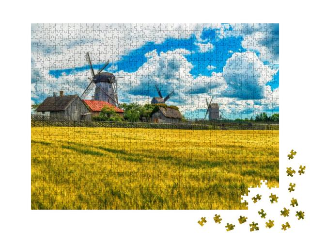Puzzle 1000 Teile „Sommerfelder und Angla-Windmühlen auf der Insel Saaremaa, Estland“