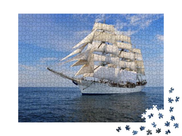 Puzzle 1000 Teile „Segelschiff mit windgeblähten Segeln“