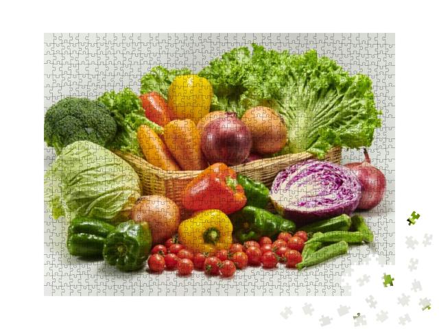 Puzzle 1000 Teile „Sammlung von köstlichem, auf dem Feld geerntetem Gemüse“