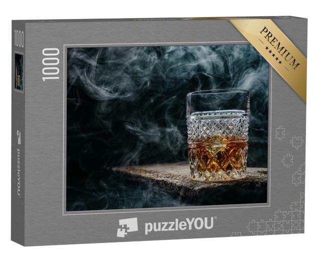 Puzzle 1000 Teile „Ein Glas Whiskey mit Eis auf einem Holztisch “