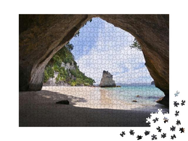Puzzle 1000 Teile „Kathedrale Cove Strand auf der Coromandel Halbinsel, Neuseeland, Nordinsel“