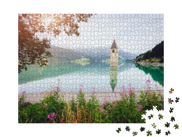 Puzzle 1000 Teile „Der alte Glockenturm der Kirche von Curon Venosta“