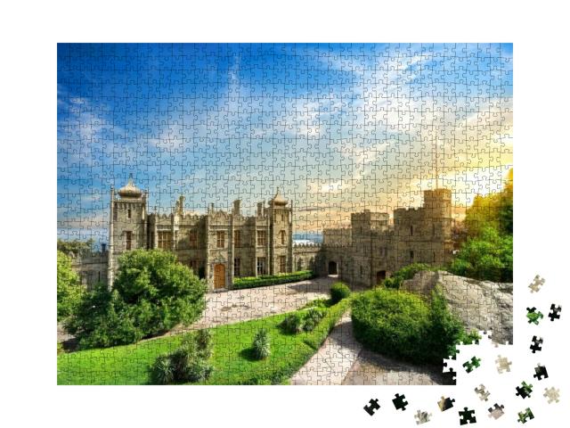 Puzzle 1000 Teile „Woronzow-Palast in der Stadt Alupka auf der Krim“
