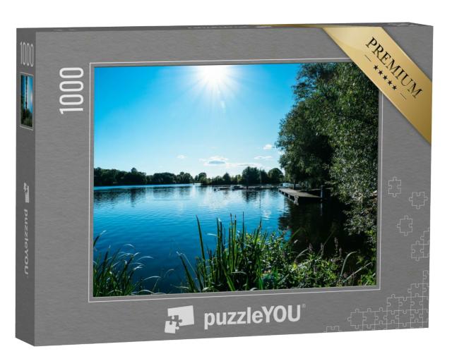 Puzzle 1000 Teile „Flusslandschaft an einem sonnigen Sommertag, Elbe in Hamburg, Deutschland“