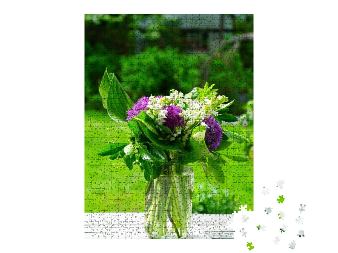 Puzzle 1000 Teile „Ein Blumenarrangement aus Allium, Maiglöckchen und Pfingstrosen “