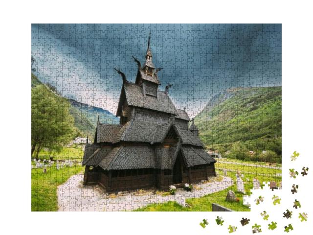 Puzzle 1000 Teile „Stavkirke, eine hölzerne dreischiffige Stabkirche, Borgund, Norwegen“