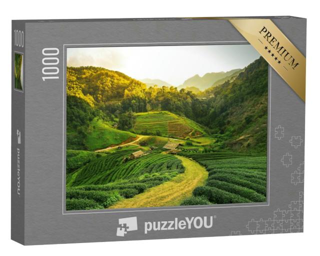 Puzzle 1000 Teile „Blick auf eine Teeplantage bei Sonnenaufgang“