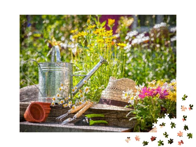 Puzzle 1000 Teile „Gartengeräte und Strohhut im Garten“