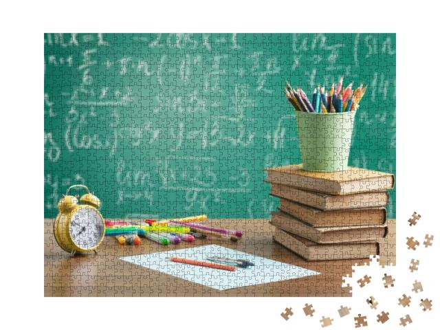 Puzzle 1000 Teile „Schulbank mit grüner Tafel“