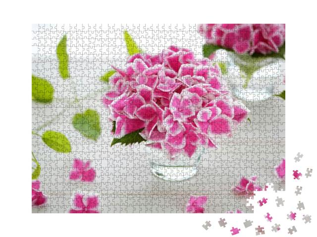 Puzzle 1000 Teile „Rosa Hortensienblüten in Glasvase“