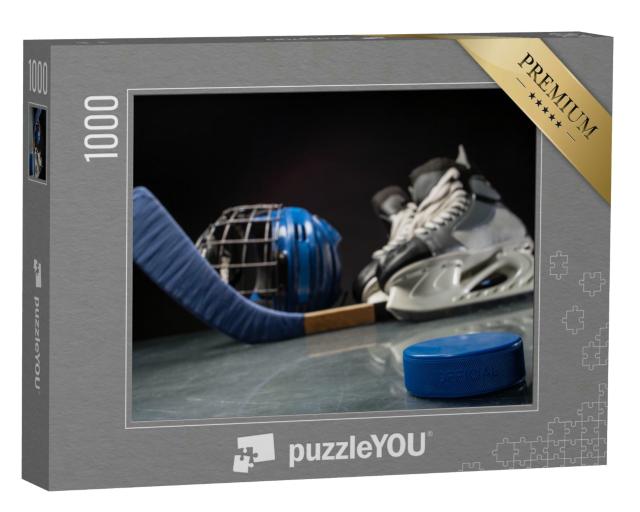 Puzzle 1000 Teile „Nahaufnahme eines Hockey-Pucks und einer Hockey-Ausrüstung“