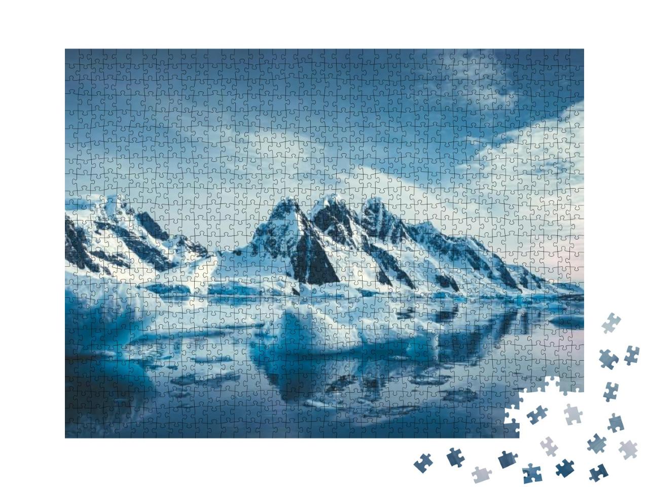 Puzzle 1000 Teile „Antarktischer Winter: eisbedeckte Berge im Südpolarmeer“