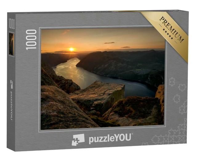 Puzzle 1000 Teile „Sonnenuntergang am Preikestolen über dem Lysefjorden, Norwegen“
