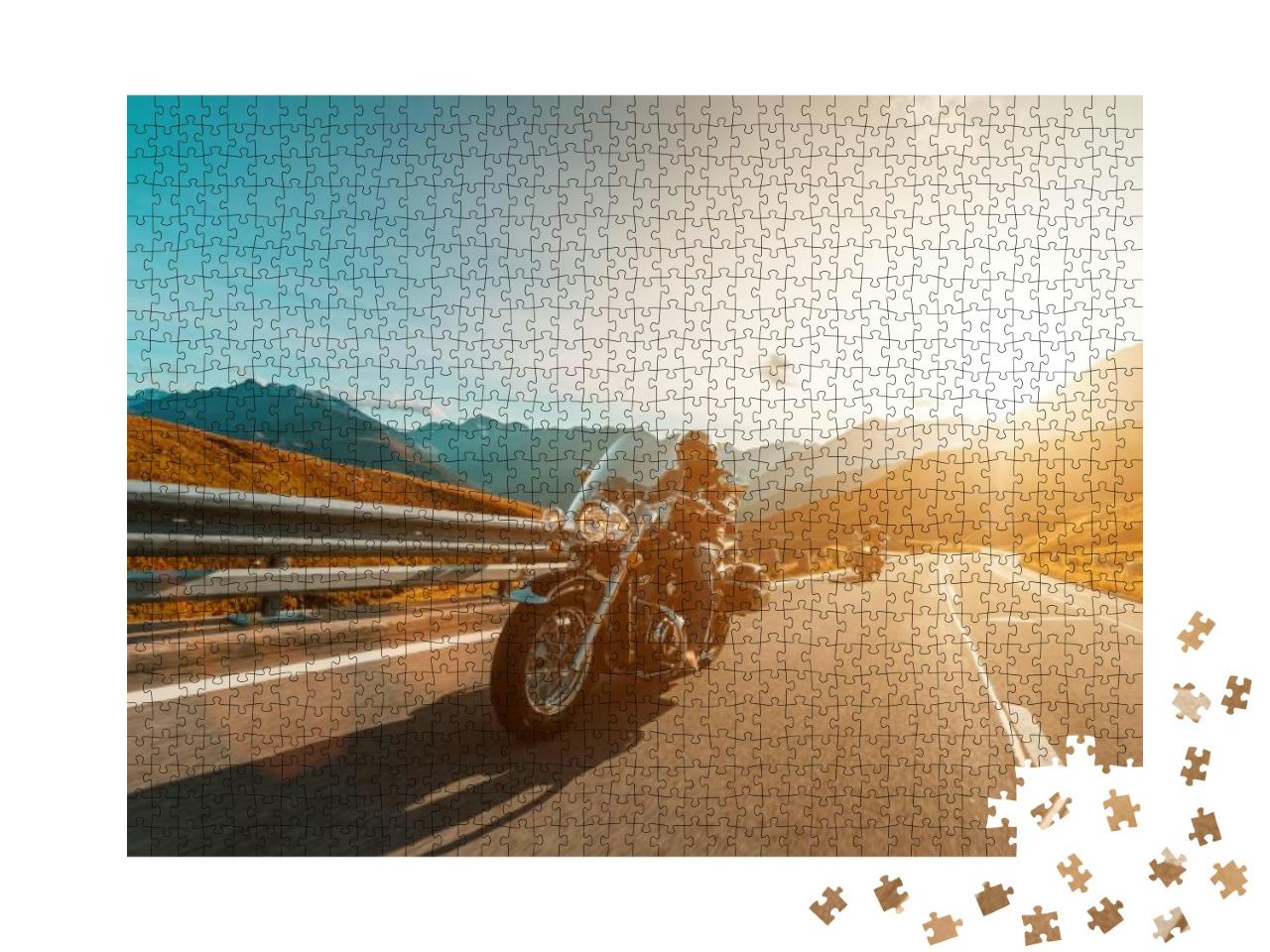 Puzzle 1000 Teile „Motorradfahrer auf der Hochalpenstraße in Österreich“