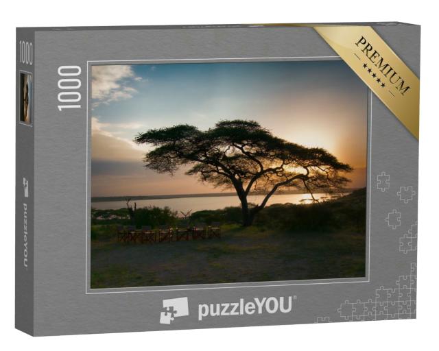 Puzzle 1000 Teile „Tourist benutzt das Plumpsklo im Busch, Serengeti, Tansania, Afrika“