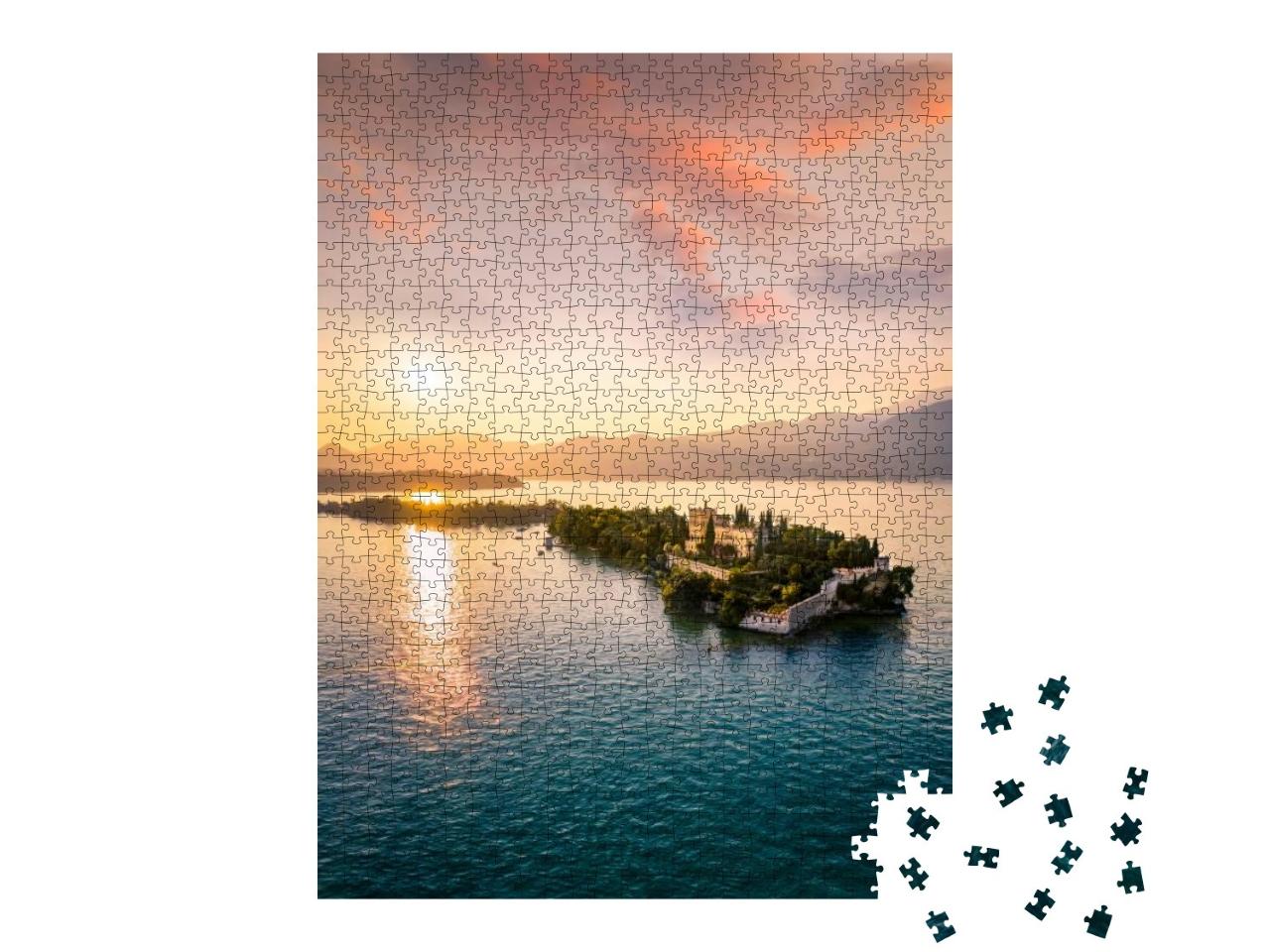 Puzzle 1000 Teile „Isola del Garda mit Villa Borghese bei Sonnenuntergang, Italien“