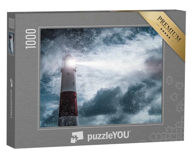 Puzzle 1000 Teile „Rot-weißer Leuchtturm im nächtlichen Regen  “