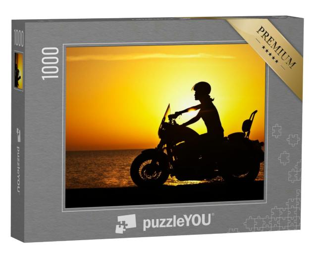 Puzzle 1000 Teile „Bikerin auf der Fahrt durch den Sonnenuntergang“