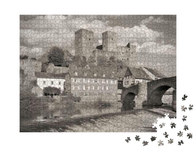 Puzzle 1000 Teile „Mittelalterliches Dorf Runkel an der Lahn, schwarz-weiß“