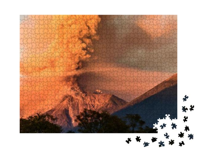 Puzzle 1000 Teile „Ausbruch des Vulkans Fuego in der Morgendämmerung, Guatemala “